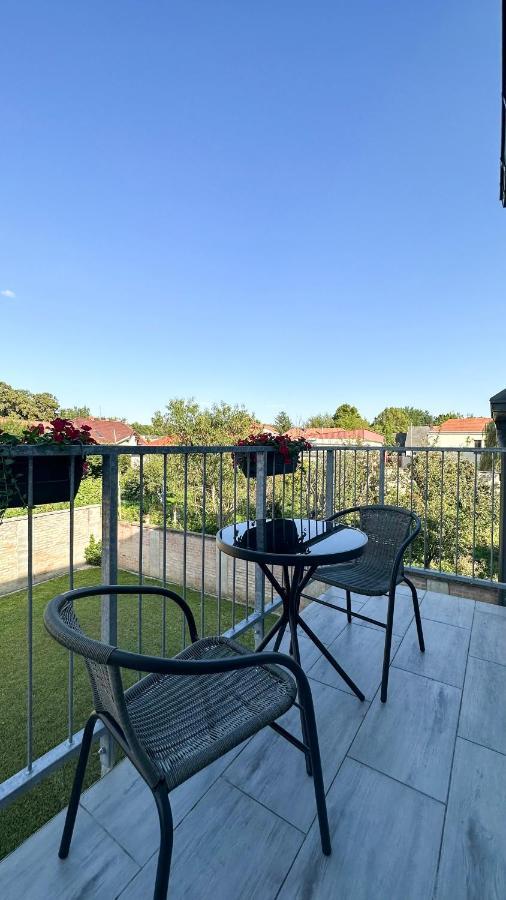 Linden Apartman 106 - Adults Only Mosonmagyaróvár エクステリア 写真