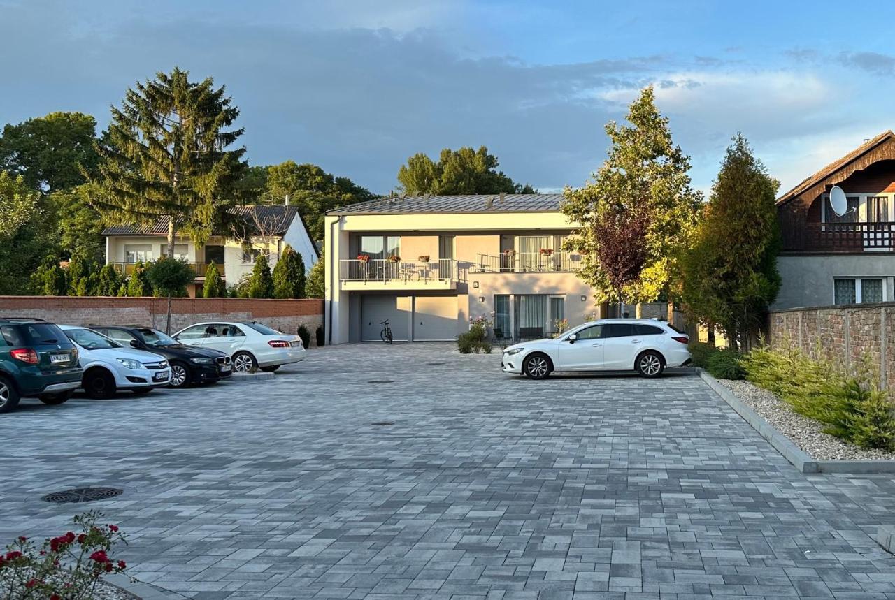 Linden Apartman 106 - Adults Only Mosonmagyaróvár エクステリア 写真
