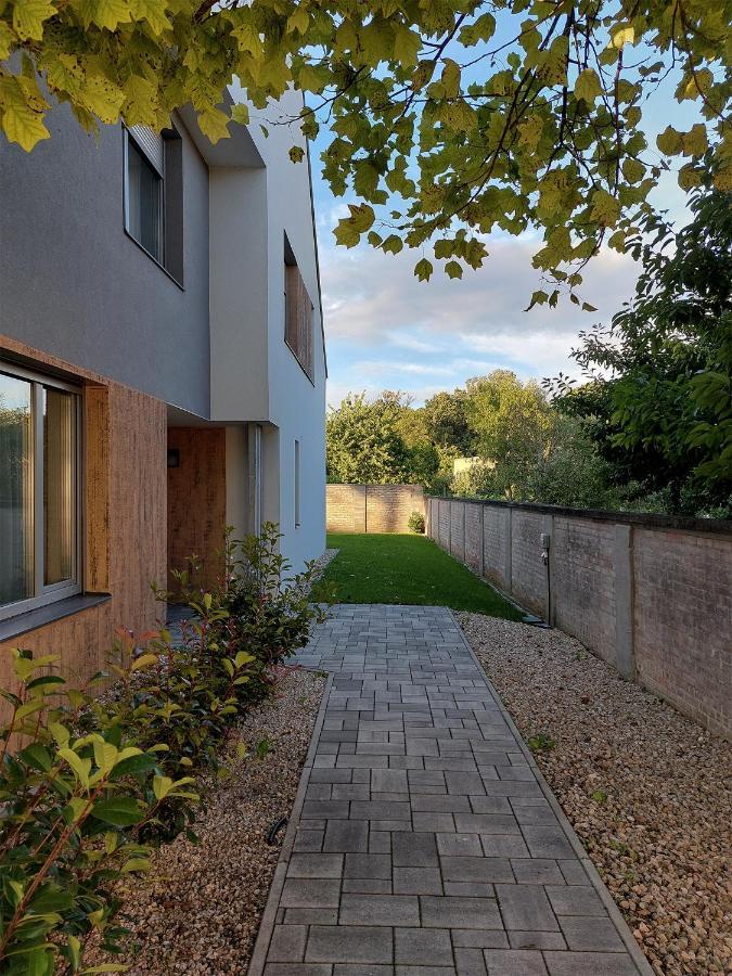 Linden Apartman 106 - Adults Only Mosonmagyaróvár エクステリア 写真