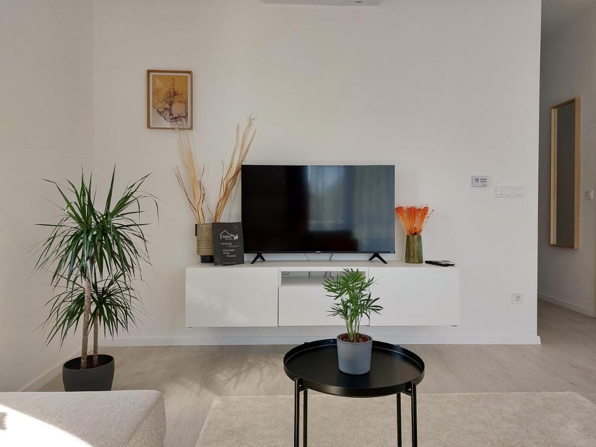 Linden Apartman 106 - Adults Only Mosonmagyaróvár エクステリア 写真